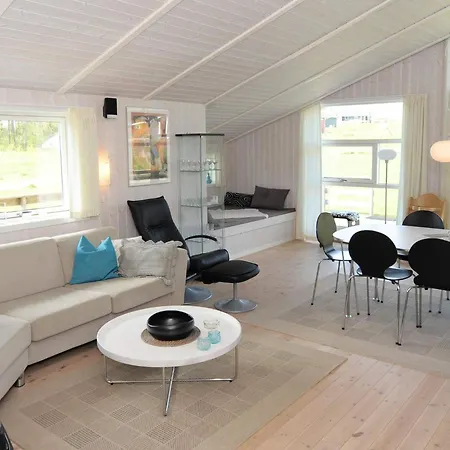 8 Person In Sydals-by Traum Nyaraló Sarup